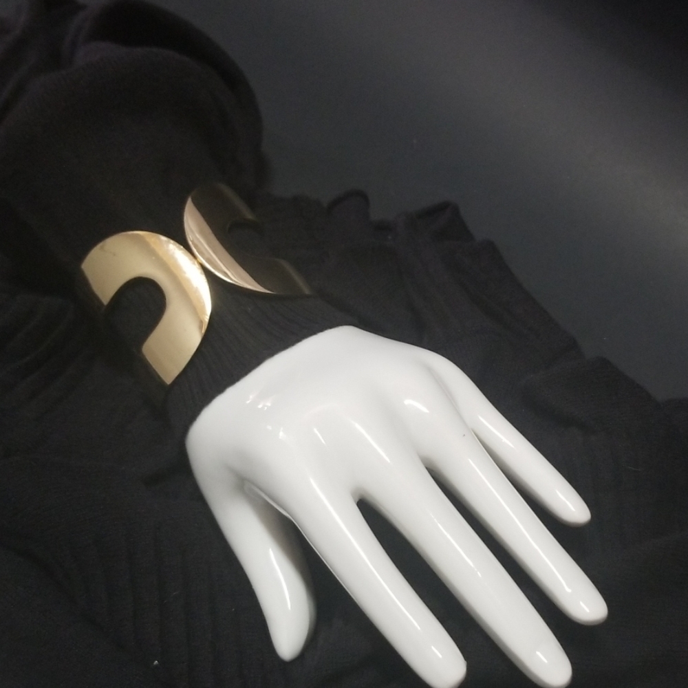 Gold tone cuff - Picture 2 of 5